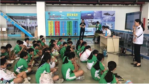 香港学生赴珠海 感受祖国航空科技
